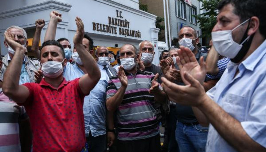 Bakırköy Belediyesi önünde gergin dakikalar...