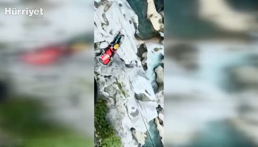 Valla Kanyonuna düşen vatandaşı TSK helikopteri kurtardı Valla Kanyonuna düşen vatandaşı TSK helikopteri kurtardı