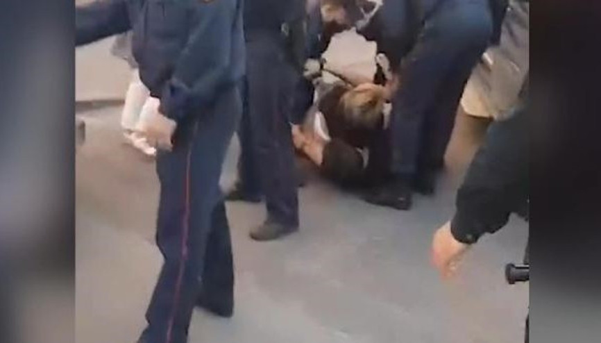 Belarusta hükümet karşıtı grup sokağa döküldü : 220den fazla gözaltı