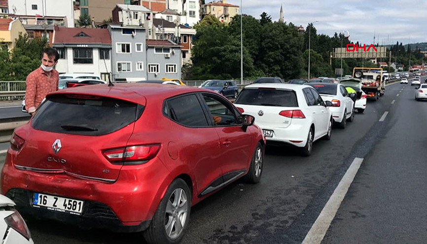 15 Temmuz Şehitler Köprüsü girişinde zincirleme kaza