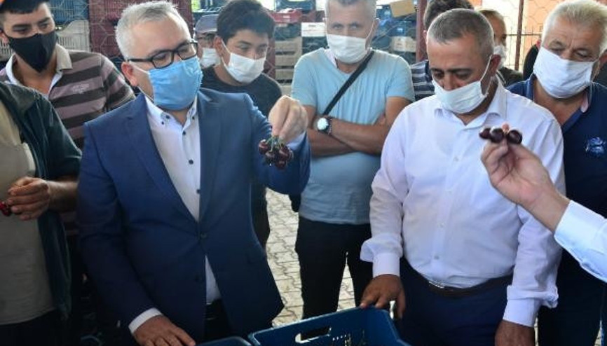 Vali Şimşek kiraz üreticileriyle buluştu