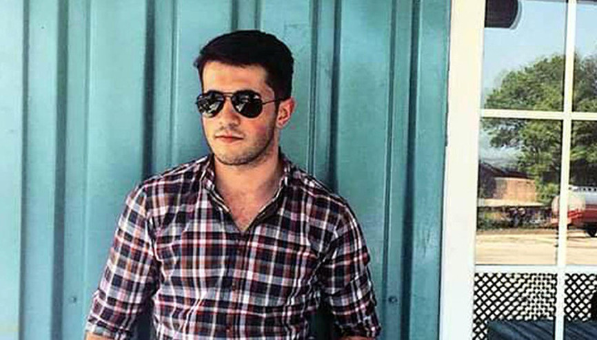 Devrilen traktörün altında kalan genç öldü