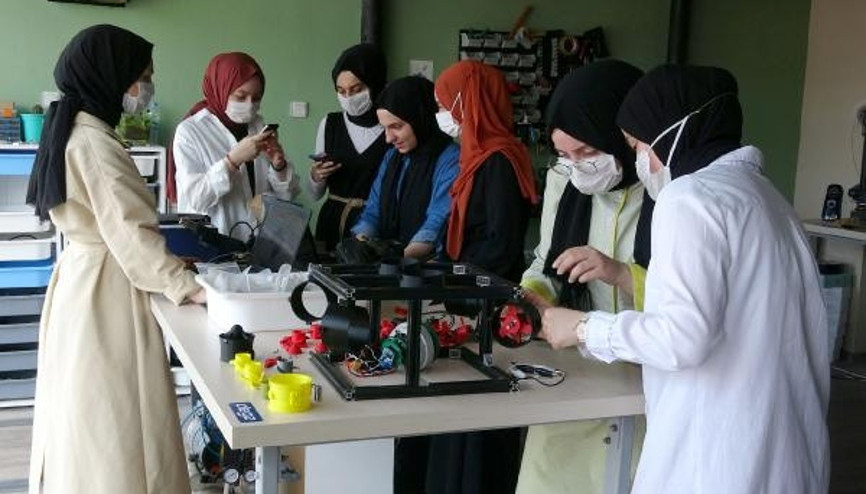 Liseli öğrenciler insansız su altı aracı tasarlıyor