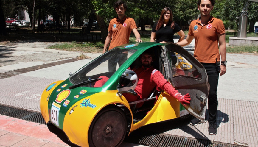 Üniversitesi öğrencilerinin geliştirdiği hidrojenli aracı ödül kazandı Üniversitesi öğrencilerinin geliştirdiği hidrojenli aracı ödül kazandı