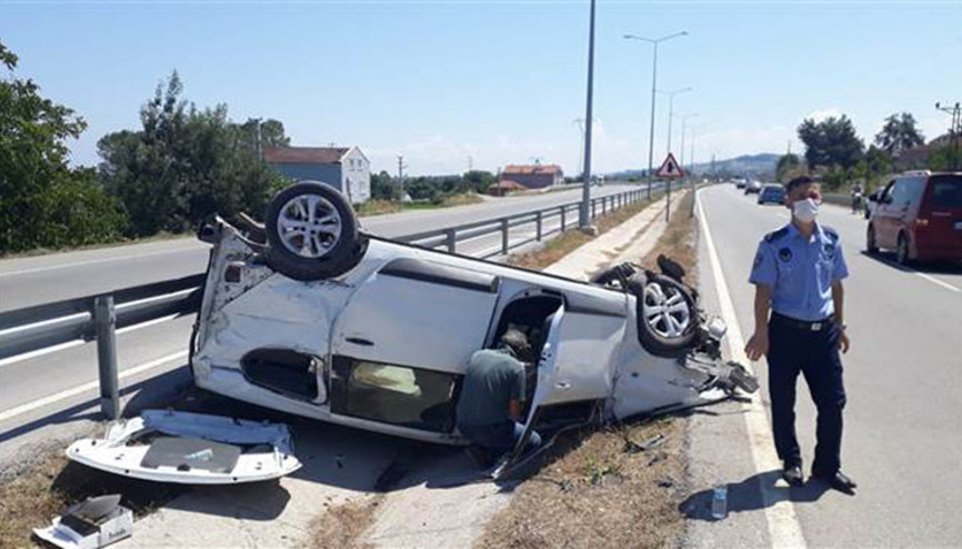 Takla atan araçtan burnu bile kanamadan kurtuldu