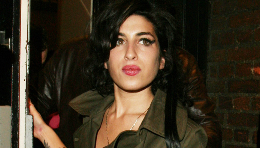 Kalbi kırık ayrıldı bu dünyadan...  Amy Winehouse