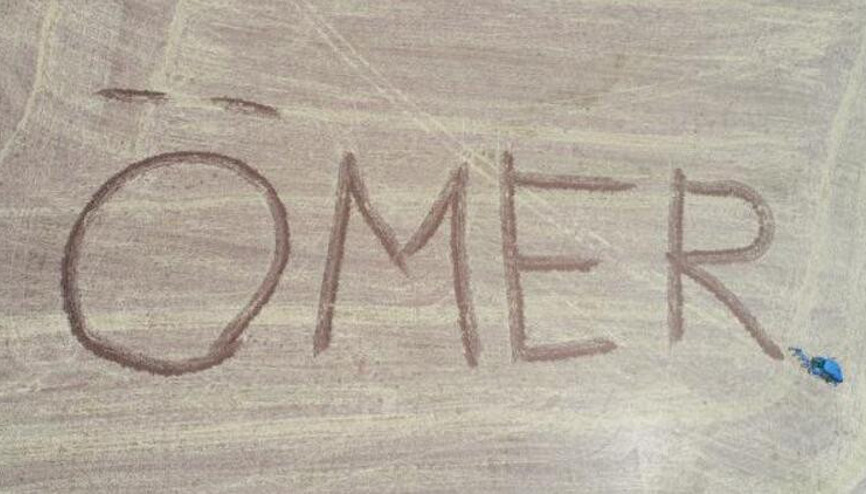 Ölen kardeşinin adını 10 yıldır tarlaya yazıyor