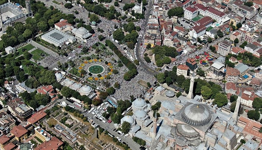 Ayasofya-i Kebir Camiinin açılışında izdihamı önlemek için tramvay seferleri durduruldu Ayasofya-i Kebir Camiinin açılışında izdihamı önlemek için tramvay seferleri durduruldu