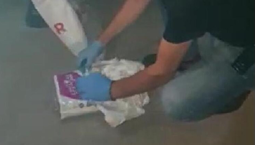 Bebek bezlerinin içerisinde gizlenmiş uyuşturucu bulundu