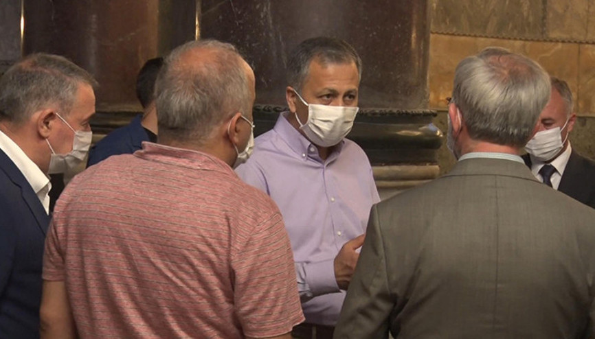 Vali Yerlikaya, Ayasofyada 86 yıl aradan sonra kılınan ilk sabah namazına katıldı