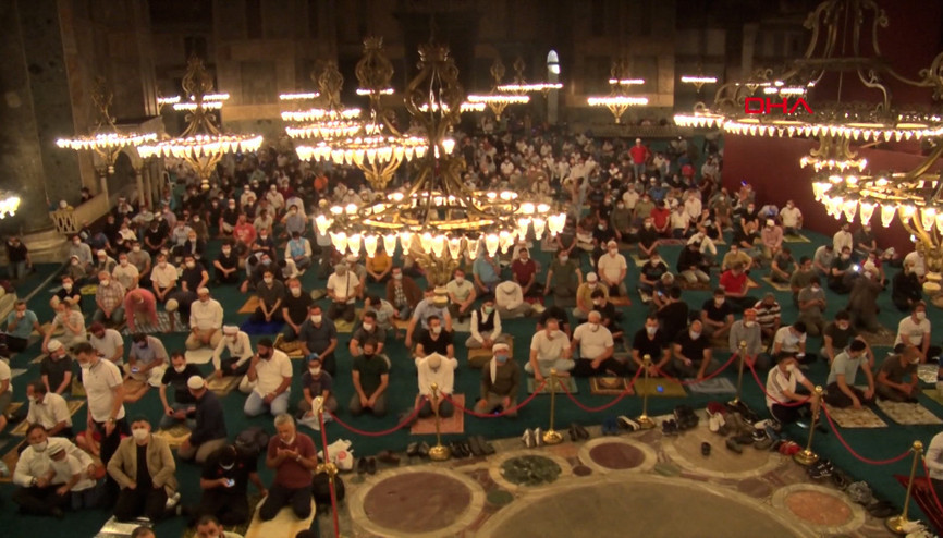 Ayasofya Camiinde 86 yıl sonra ilk sabah namazı