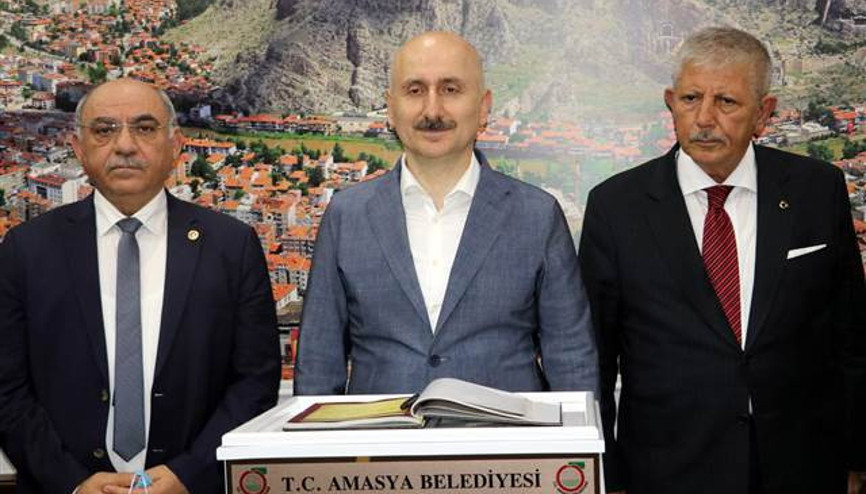 Bakan Karaismailoğlu: Artık laf dinleyen değil, yöneten Türkiye var