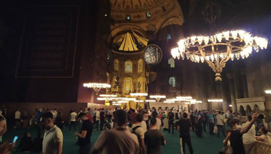 Ayasofya-i Kebir Cami-i Şerifine ilgi ikinci gece de devam etti