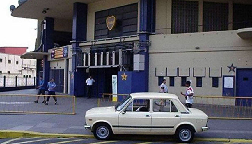 Tavuk kümesinde bulduğu araba Maradonaya ait çıktı