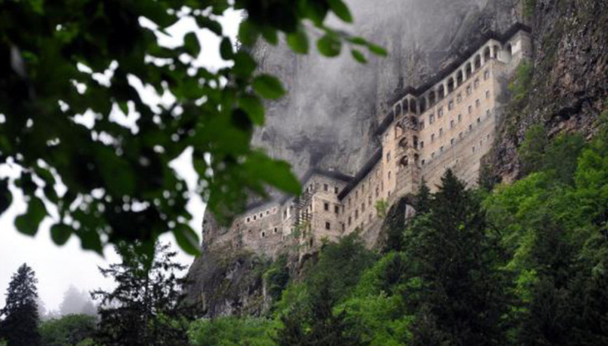 Trabzonda Sümela Manastırı ve Ayasofya Camii yarın ziyarete açılıyor