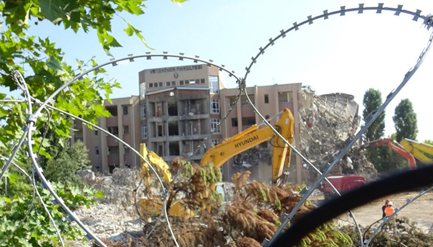 Silivri depreminden etkilenen İÜC Veteriner Fakültesinin yıkımına başlandı
