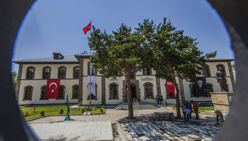 Cumhuriyetin sembol binalarından Erzurum Kongre ve Milli Mücadele Müzesi