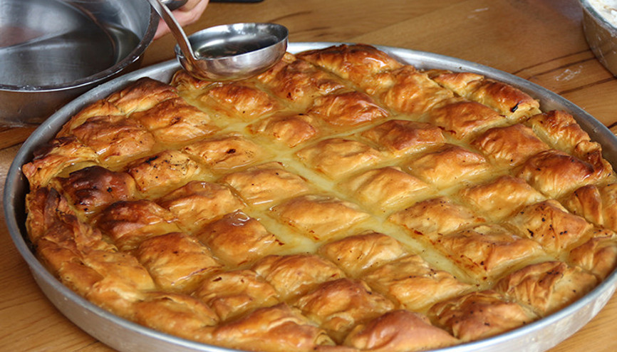 Rize’de imece usulü bayram tatlısı geleneği sürüyor