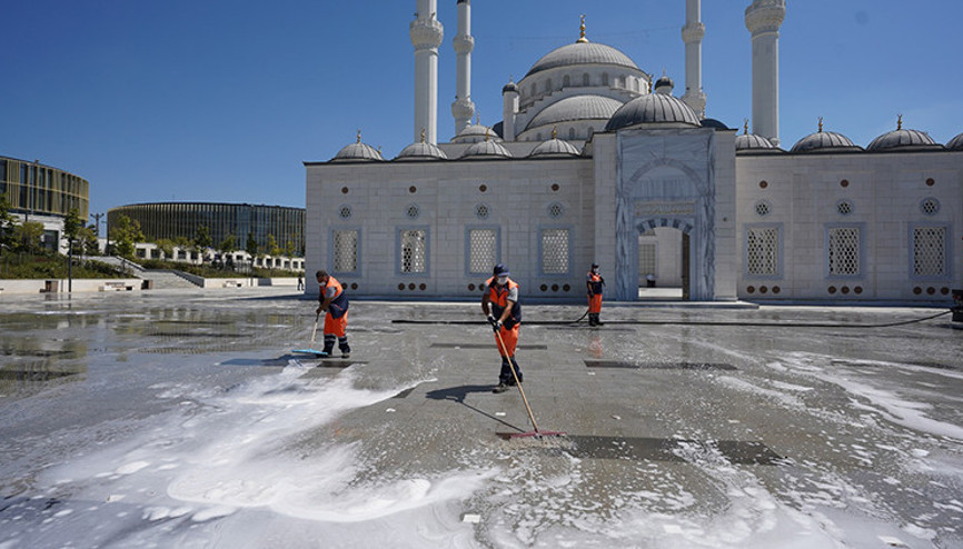 Başakşehir’de camilerde bayram temizliği
