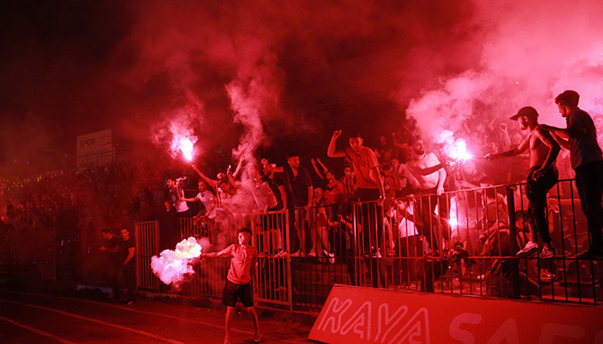 Fatih Karagümrüklü taraftarlar, Adana Demirspor maçını Vefa Stadındaki ekrandan takip etti