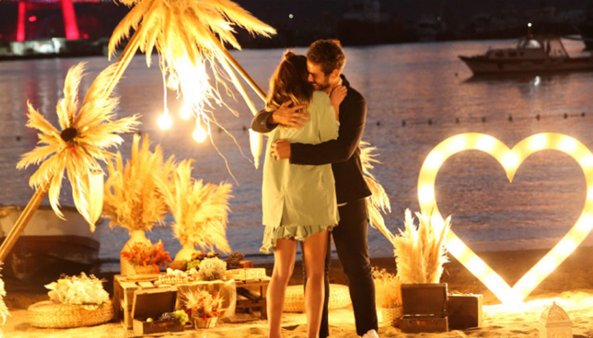 Cem Belevi, sevgilisi Zehra Yılmaza evlilik teklif etti