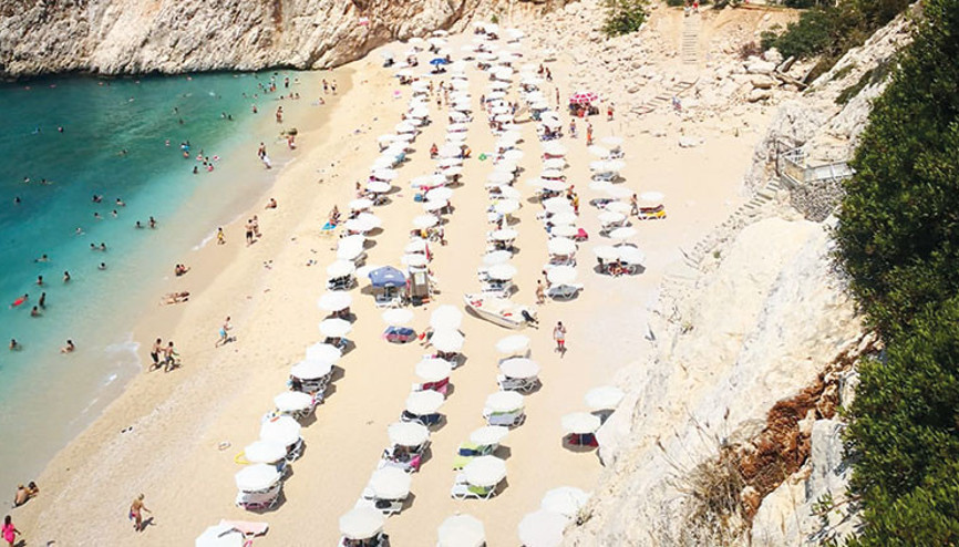 Sıcak denizlerde tatilci bereketi Sıcak denizlerde tatilci bereketi