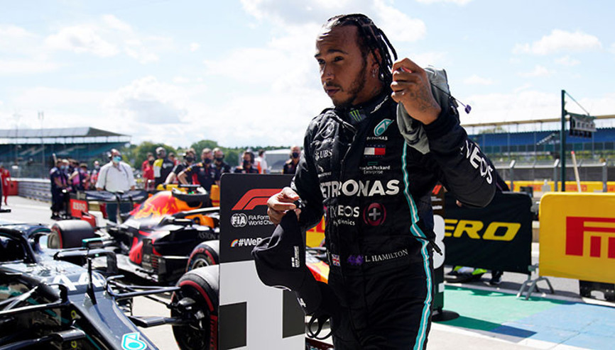 Büyük Britanyada pole pozisyonu Lewis Hamiltonın