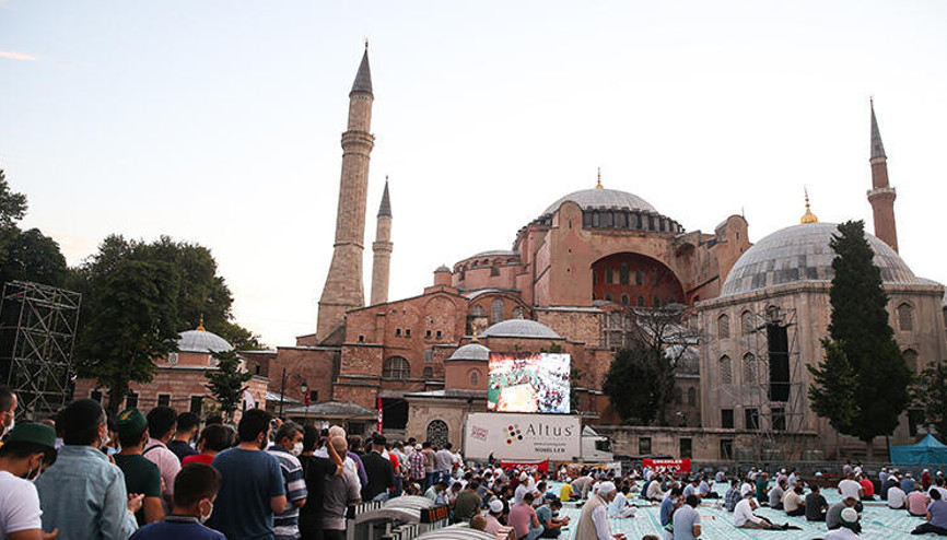 Ayasofyaya ziyaretçi akını sürüyor