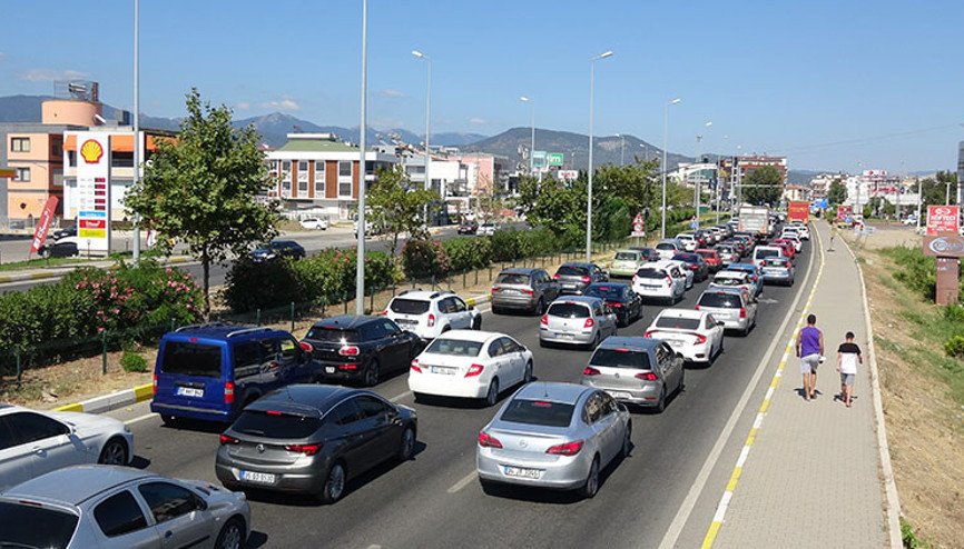 Edremit Körfezinde yollarda bayram dönüşü yoğunluğu