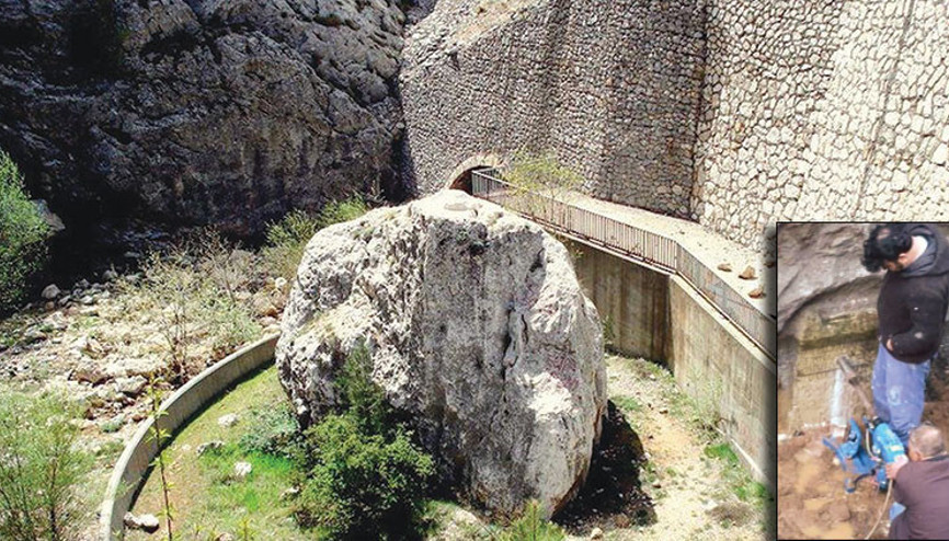 İmparator dağları deldi... Onlar yazıtı İmparator dağları deldi... Onlar yazıtı