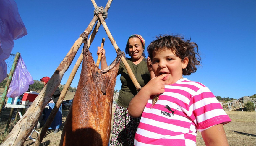 Asırlık gelenek Toros yaylalarında sürüyor Genellikle misafirleri için yapılıyor