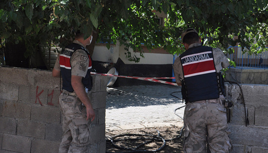 İzmirden bayram ziyaretine gitti, koronavirüs çıkınca 59 kişi karantinaya alındı İzmirden bayram ziyaretine gitti, koronavirüs çıkınca 59 kişi karantinaya alındı