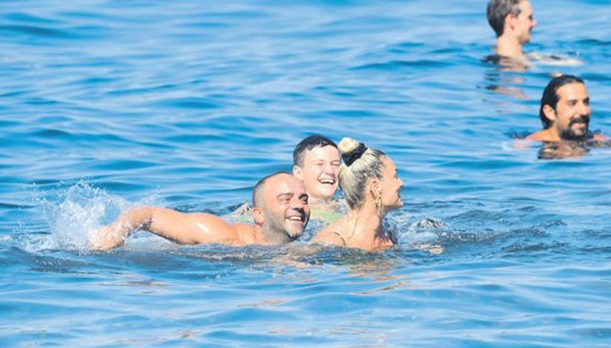 Semih Şentürk ve eşi Pınarın deniz keyfi