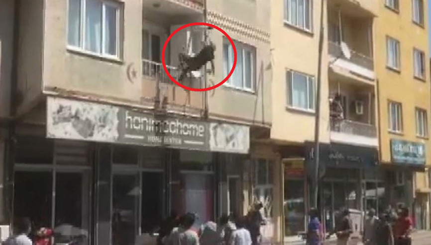 Bursada korku dolu anlar... Kendini bir anda bıraktı