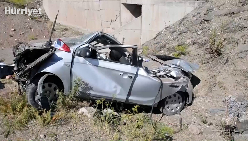 Doğubayazıt’ta otomobil şarampole devrildi: 3 ölü, 2 yaralı Doğubayazıt’ta otomobil şarampole devrildi: 3 ölü, 2 yaralı