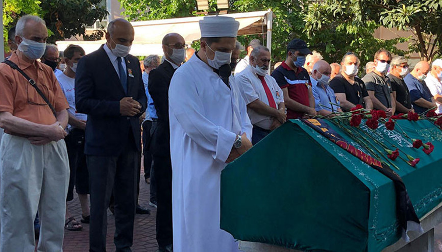 Usta tiyatrocu Üstün Asutay son yolculuğuna uğurlandı