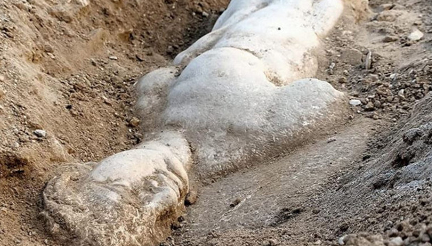 İzmirde mitolojik varlık Satyrosun kabartması bulundu