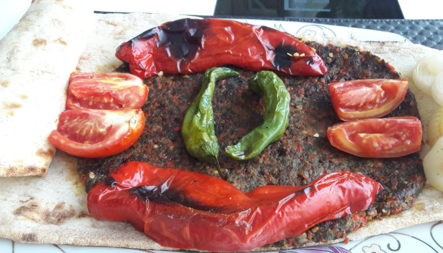 Mangalsız, dumansız ve oldukça lezzetli bir kebap: Kağıt kebabı Mangalsız, dumansız ve oldukça lezzetli bir kebap: Kağıt kebabı