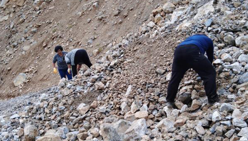 Mersinde heyelanda mahsur kalan 11 kişi kurtarıldı