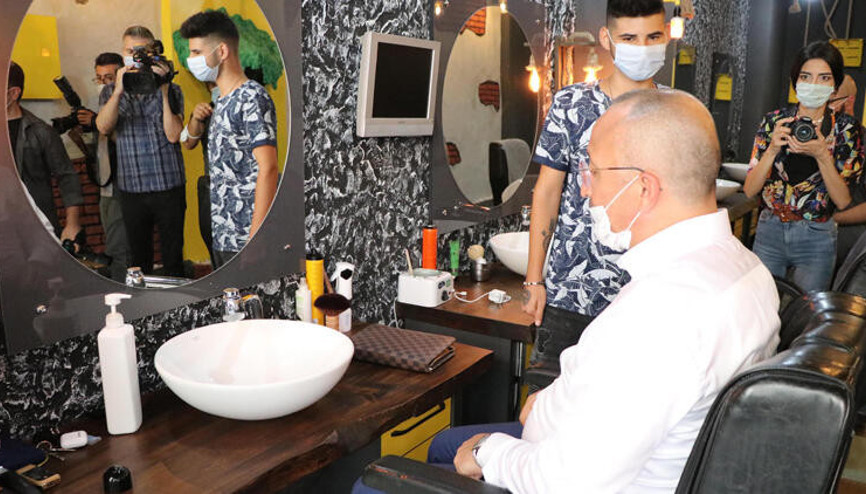 Denizli Valisi Ali Fuat Atik, koronavirüs denetimleri kapsamında maske denetimi yaptı