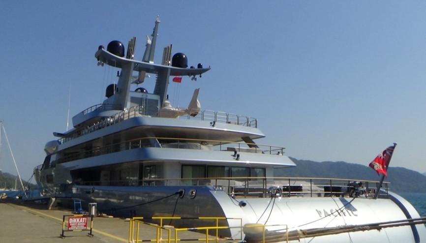Milyon dolarlık megalüks yat Marmaris Limanına demir attı Milyon dolarlık megalüks yat Marmaris Limanına demir attı