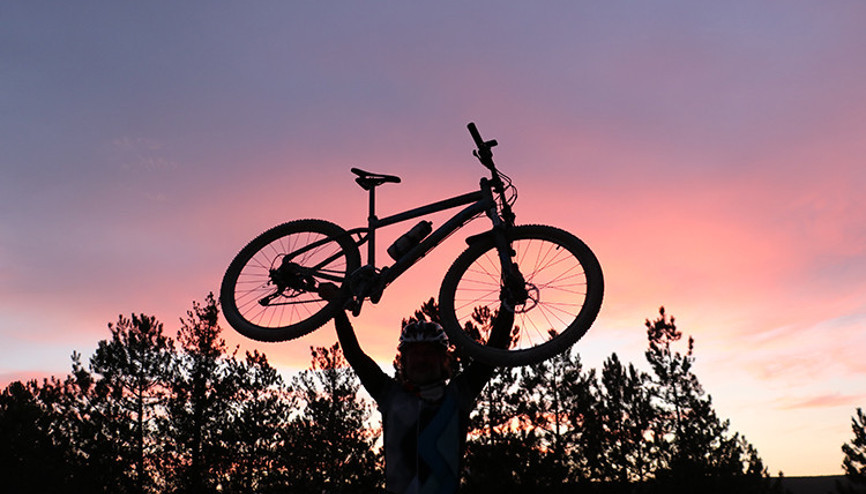 Bisikletleriyle Ilgaz Dağının zirvesine ulaştılar