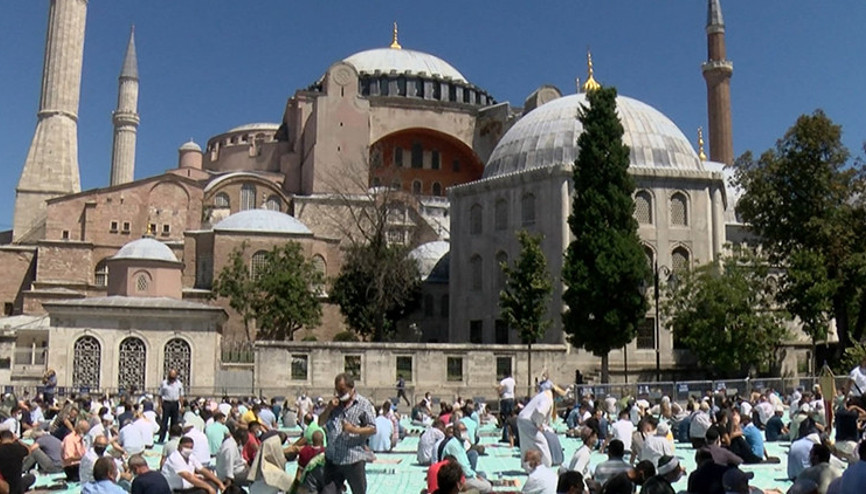 Ayasofya Camiinde cuma namazı