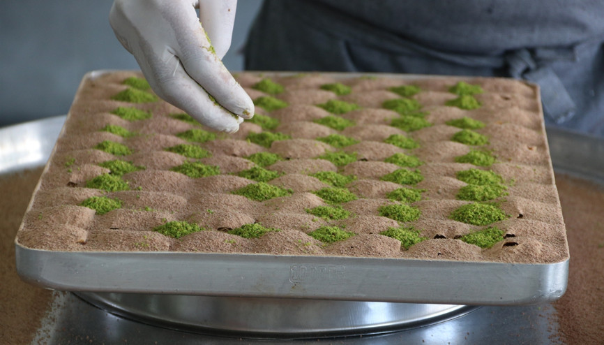 Diyarbakırda üretilen soğuk baklava, hafifliğiyle yaz aylarının vazgeçilmezi oldu