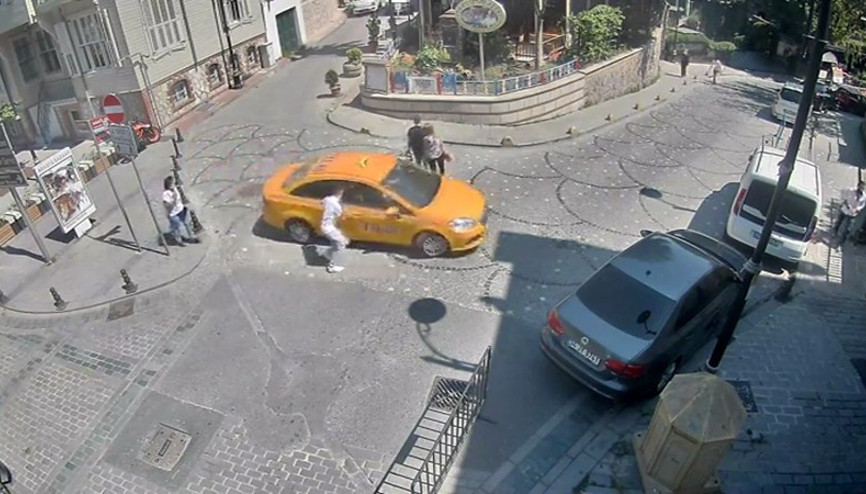 Taksici müşterinin unuttuğu cep telefonu ile böyle kaçtı