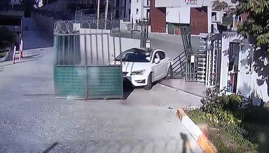 Site yöneticisine kızdı, ortalığı birbirine kattı