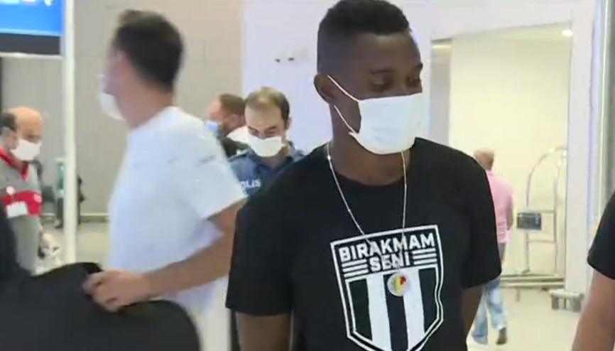 Son Dakika | Beşiktaşın yeni transferi Bernard Mensah, İstanbula geldi