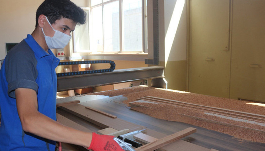 Mesleki eğitim merkezi öğrencilerine lise diploması