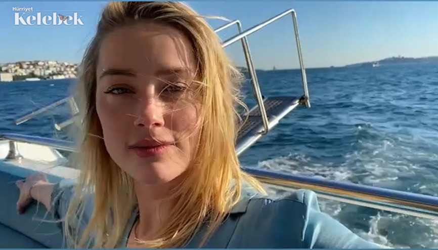 Amber Heard, Boğazda tekne gezintisinde Amber Heard, Boğazda tekne gezintisinde