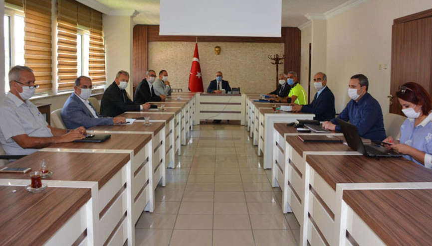 Niğdede caddelerde gezerek yiyecek, içecek tüketmek yasaklandı